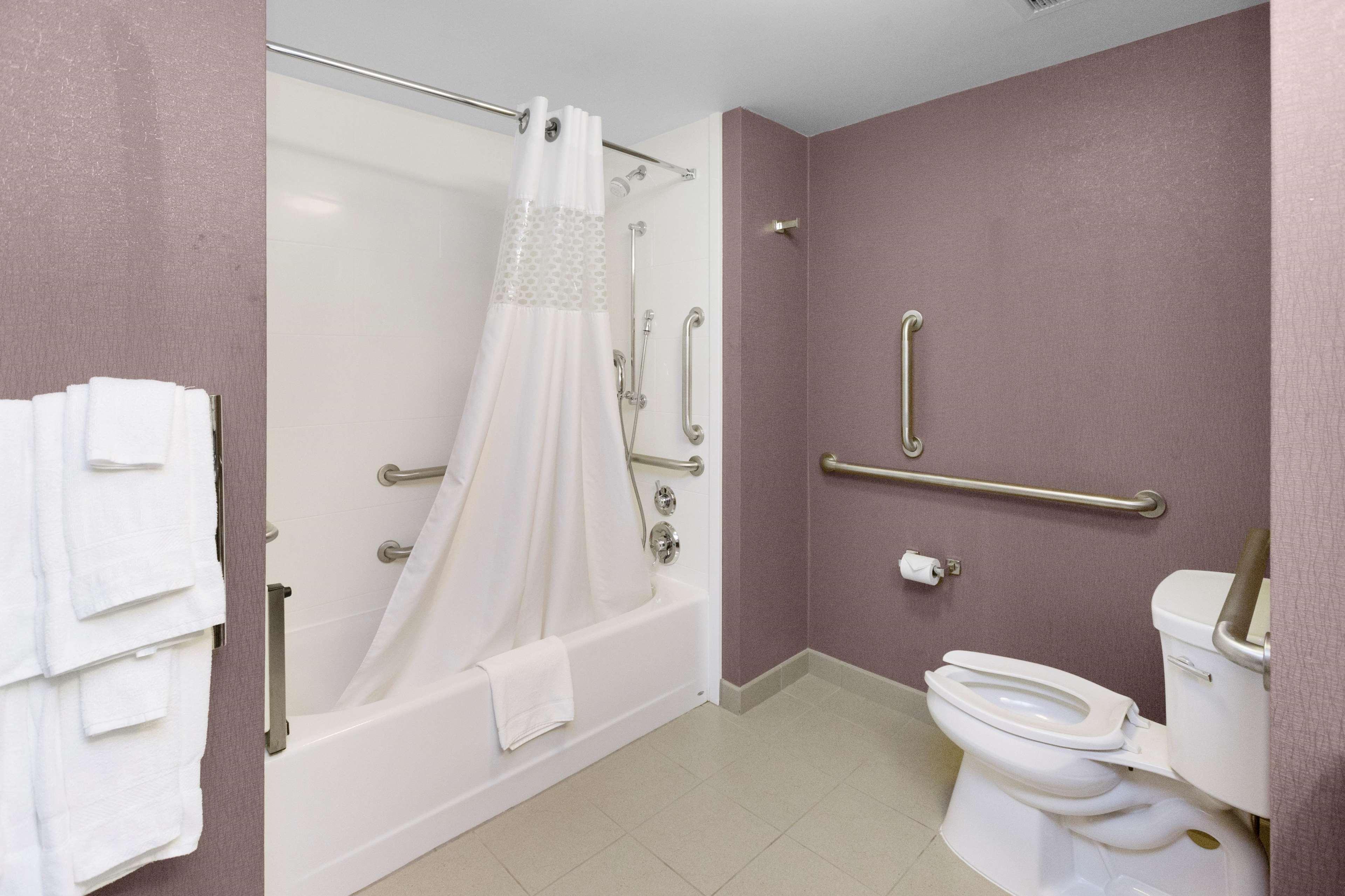 Hampton Inn Батлер Экстерьер фото