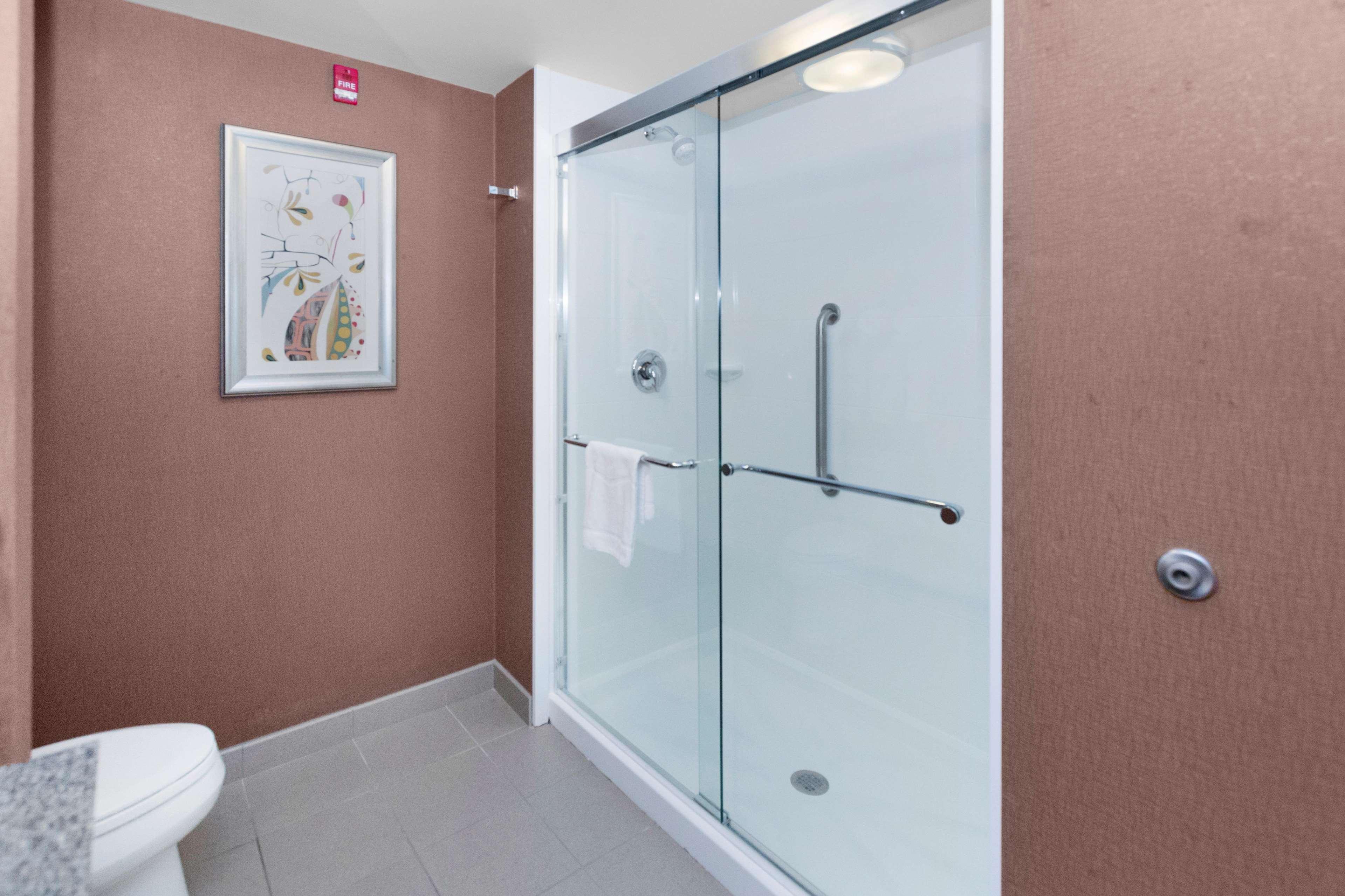Hampton Inn Батлер Экстерьер фото