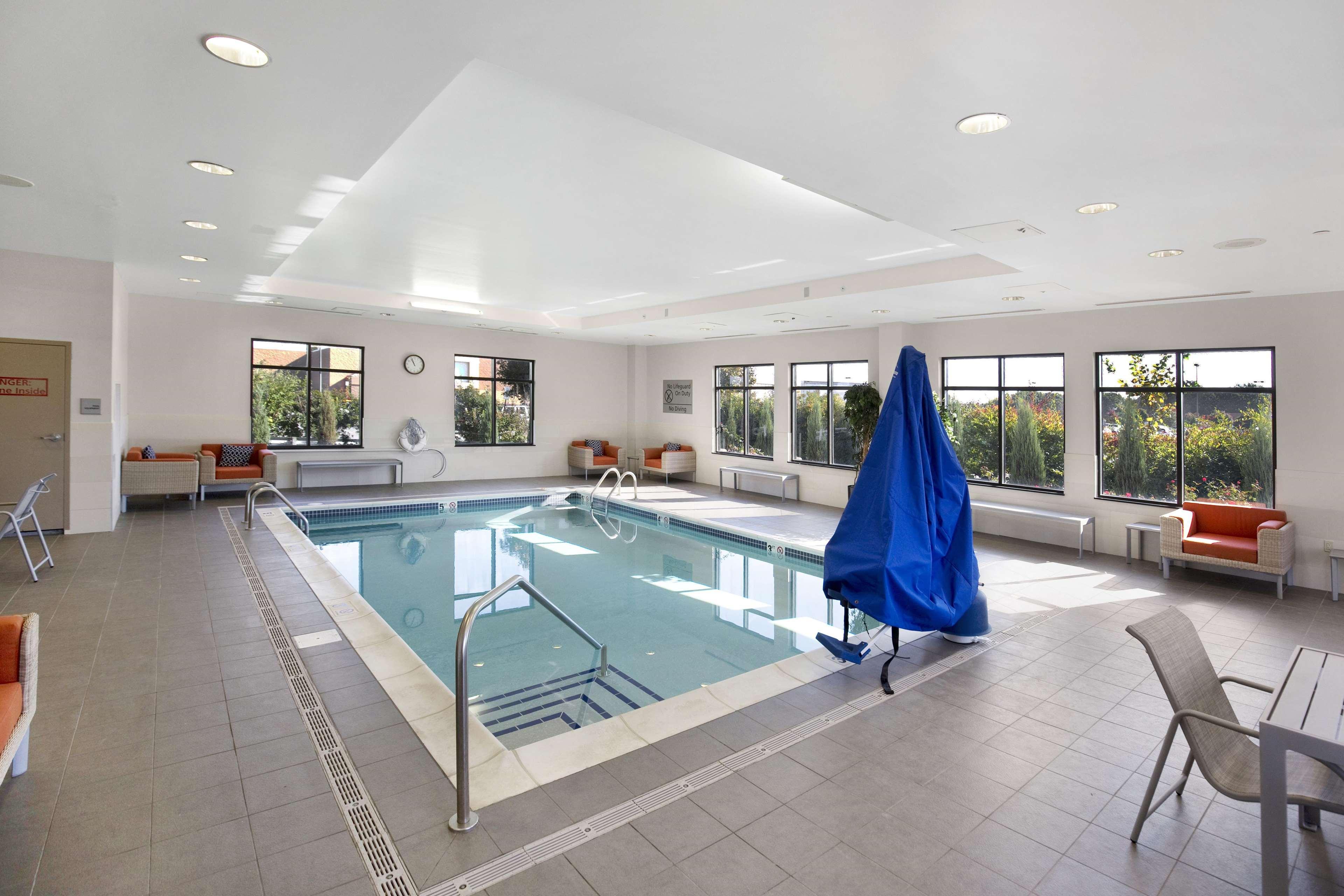 Hampton Inn Батлер Экстерьер фото